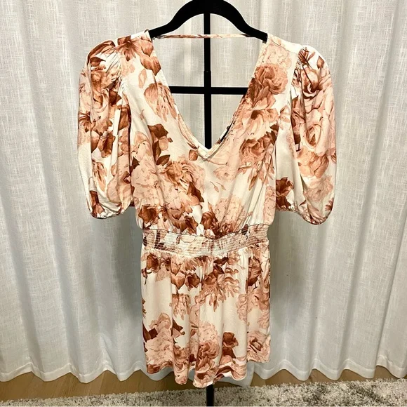 Express Floral Print Romper in Cream and Blush Pink - Size XS - Picture 5 of 8